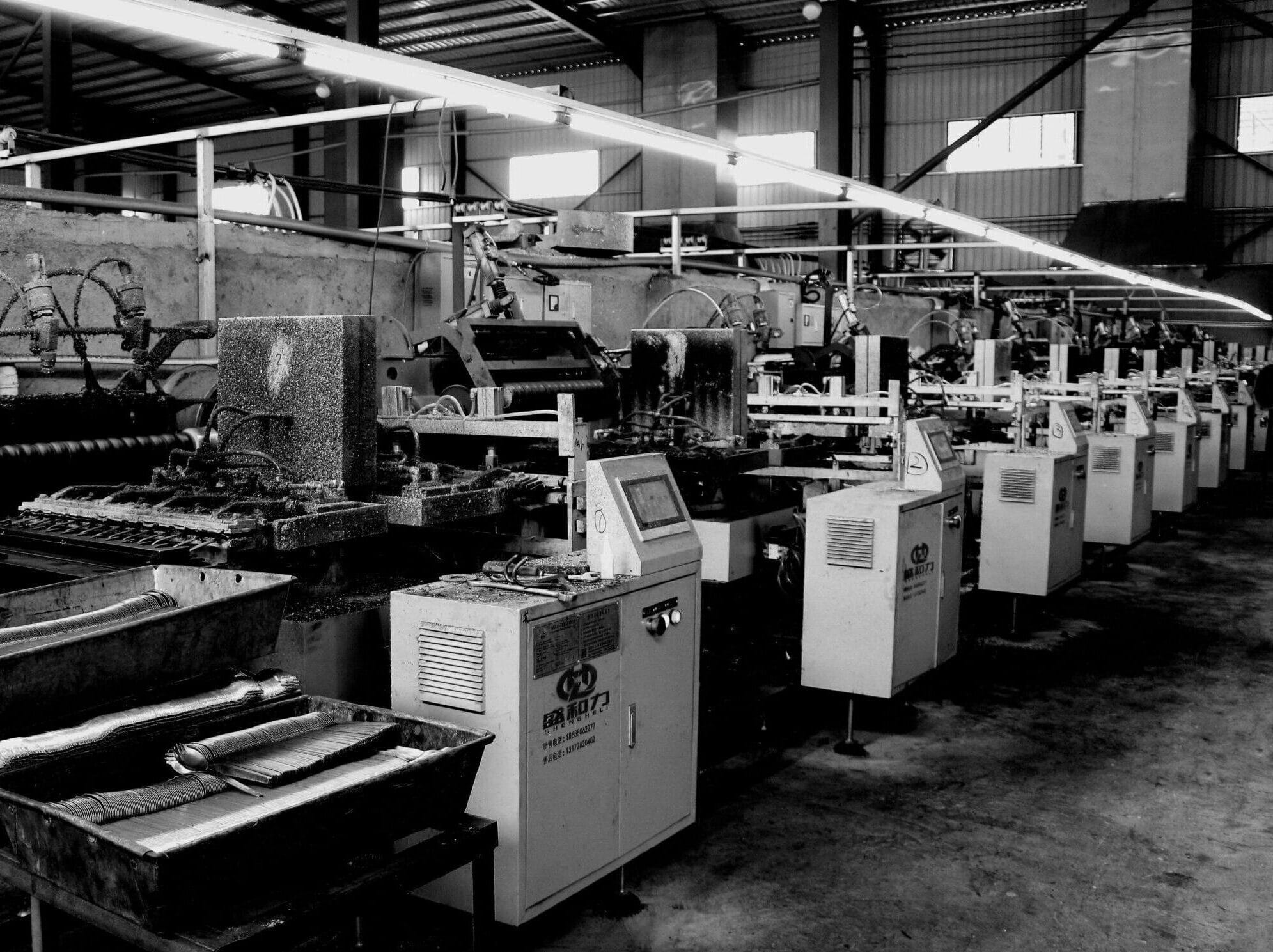 Automated polishing line for cutlery production