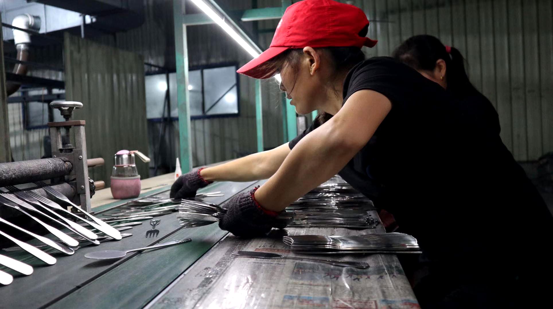 A split image showing a robotic polishing arm on one side and a skilled worker hand-polishing a spoon on the other.